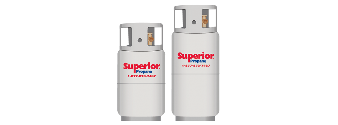 Deux cylindres de tailles différentes côte à côte. L'un est un réservoir de 33 livres et l'autre est un réservoir de 43 livres. 