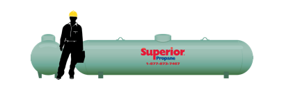 Employé de Supérieur Propane à côté d'un réservoir de propane de 1 000 gallons
